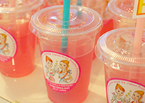 「東京ガールズコレクション」で2,000杯以上のフルーツ酵素ドリンクをご提供させていただきました。